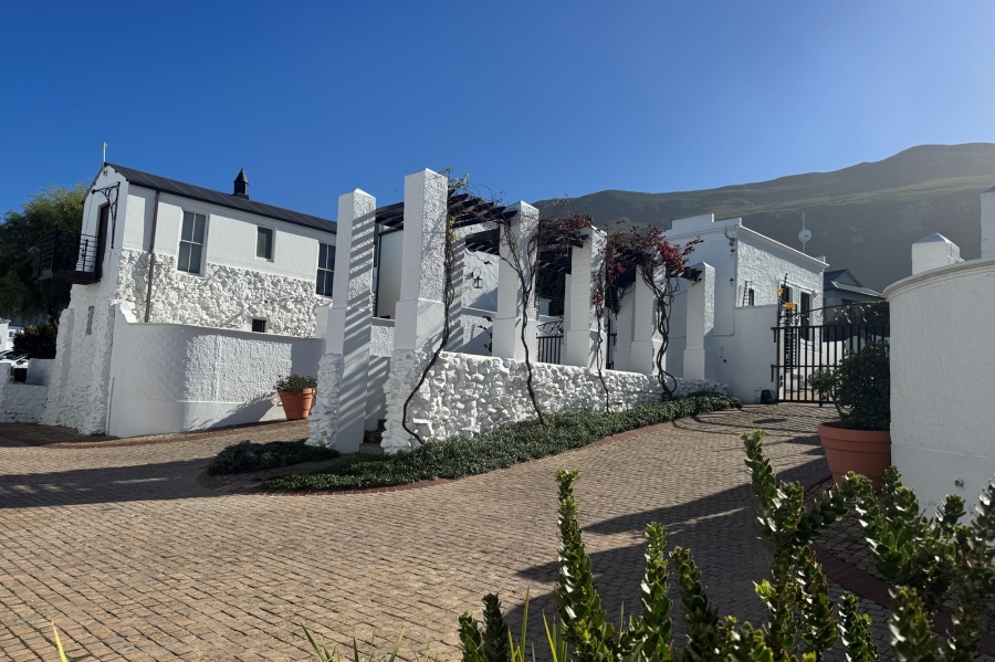 To Let 3 Bedroom Property for Rent in Chanteclair Western Cape